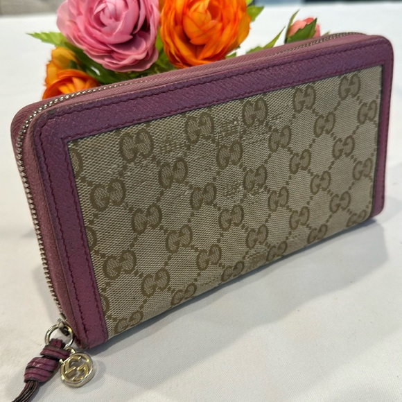 Authentic Gucci zippy wallet - Picture 1 of 11